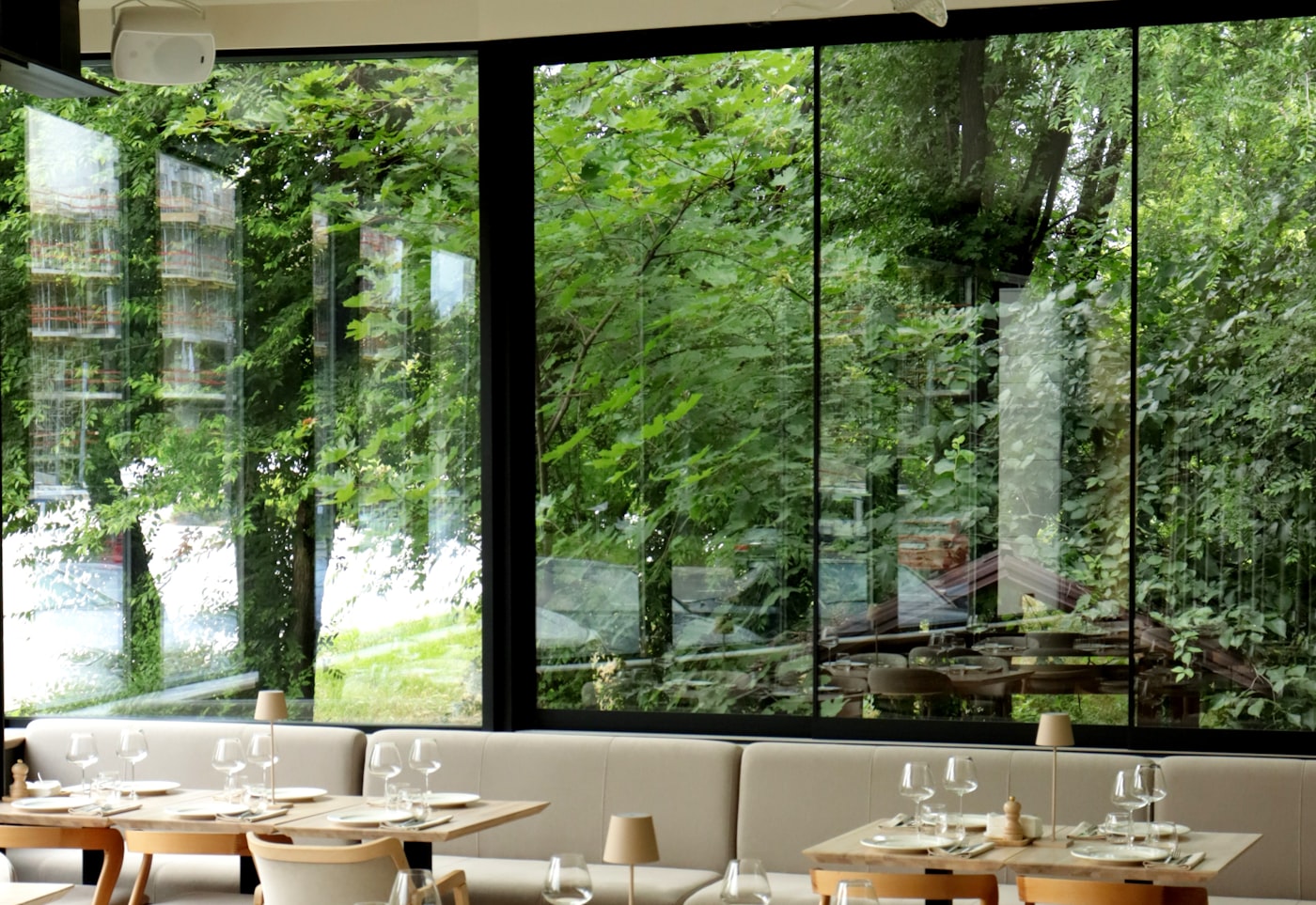 Colleagues eating at a partner venue